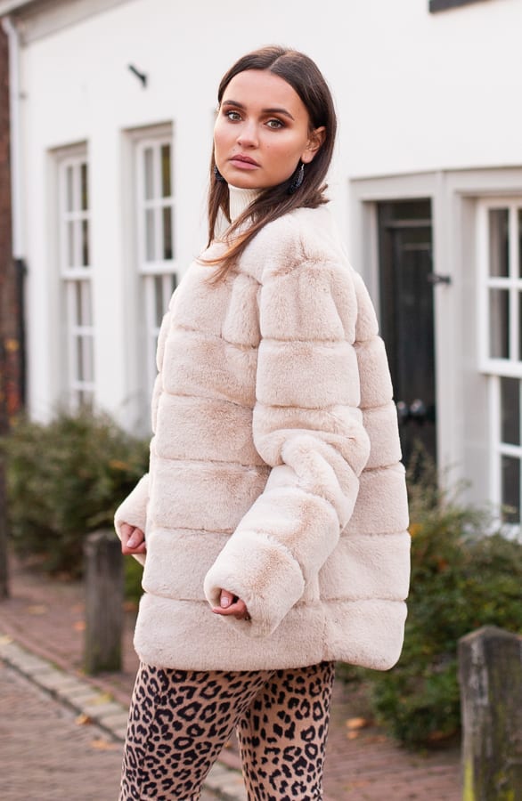 Faye Fake Fur Coat Beige – shoparchief — foto 3