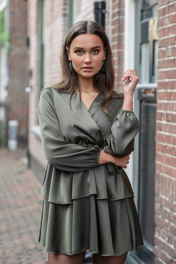 Olivia Satijnen Jurk Legergroen – shoparchief — foto 4
