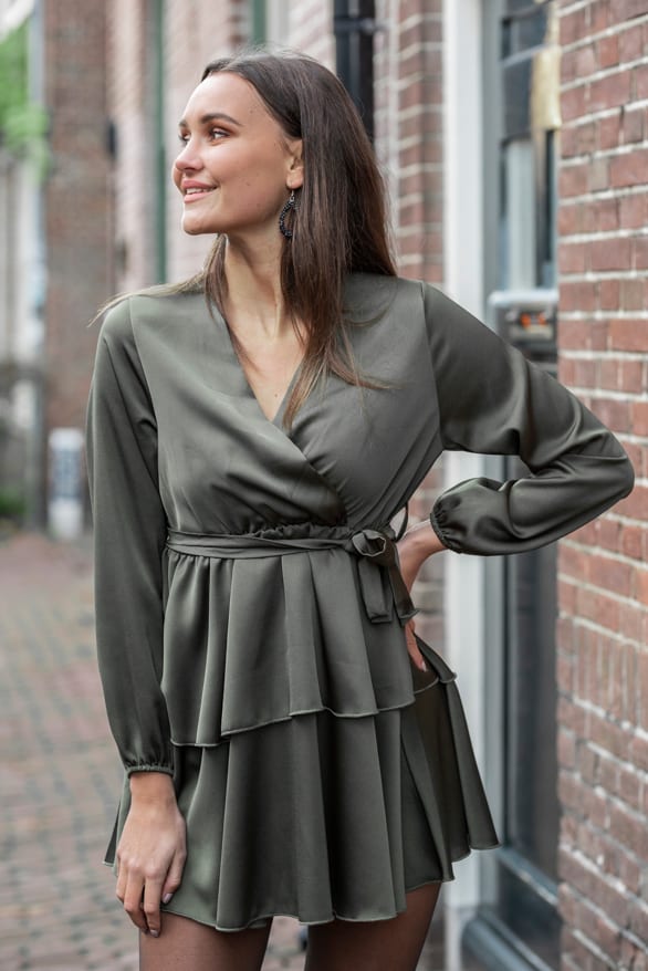 Olivia Satijnen Jurk Legergroen – shoparchief — foto 3