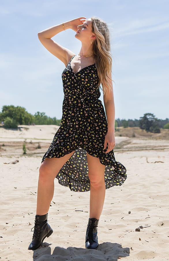 Bloemen Spaghetti Jurk Fae Zwart – shoparchief — foto 4