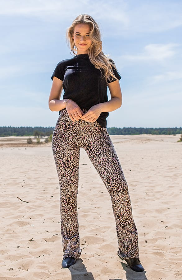 Janine Flared Broek Panter Zwart – shoparchief — foto 2