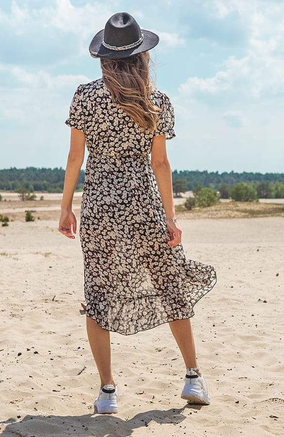Midi Bloemen Jurk Hailey Zwart Wit – shoparchief — foto 4