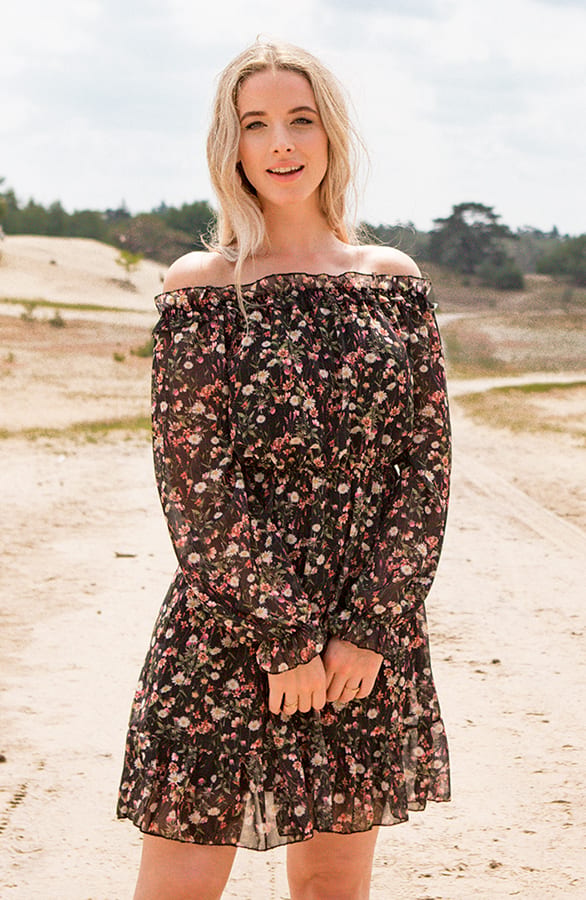 Off Shoulder Bloemen Jurk Myra Zwart – shoparchief — foto 3