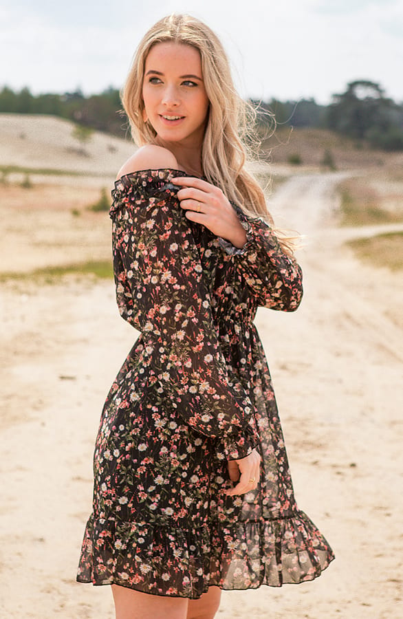 Off Shoulder Bloemen Jurk Myra Zwart – shoparchief — foto 2