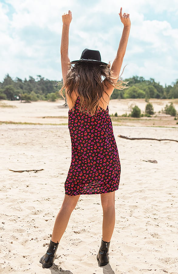 Spaghetti Jurk Jill Zwart (oud) – shoparchief — foto 2
