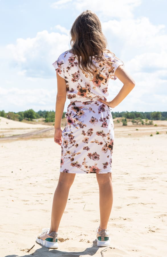 Noa Bloemen Strikjurk Wit – shoparchief — foto 2