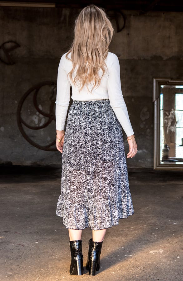 Bloemen Ruffle Rok Sophia Zwart Wit Deluxe – shoparchief — foto 3