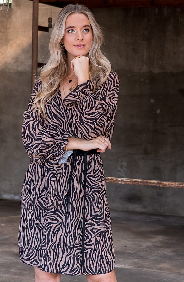 Jurk Met Zebraprint Hazel Zwart Camel – shoparchief — foto 2