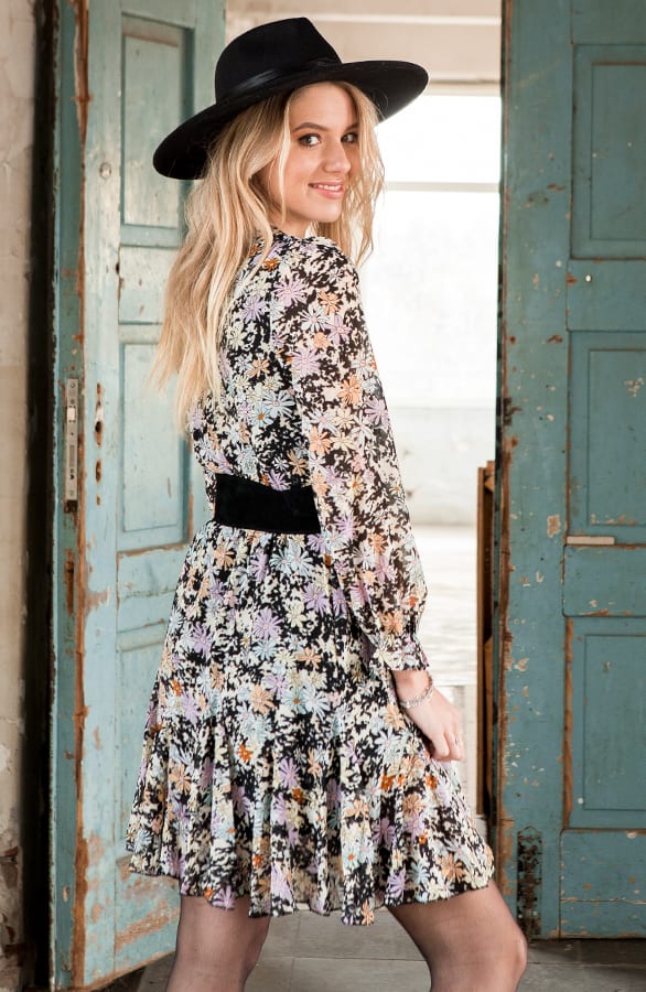 Bloemen Jurk Met Laagjes Lilly Lila – shoparchief — foto 4