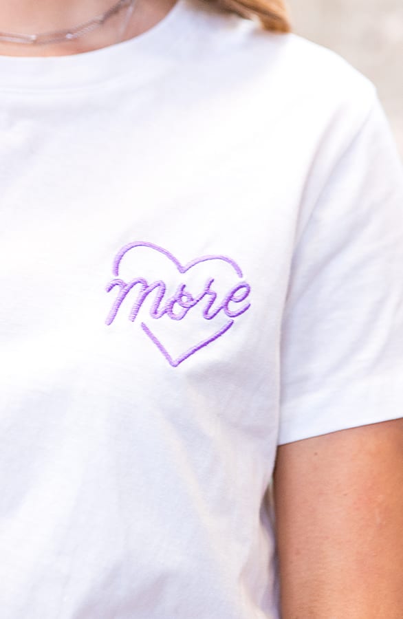 Tshirt More Love Kirsty Lila – shoparchief — foto 3