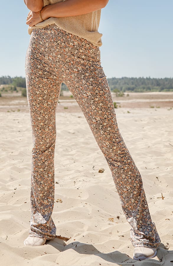 Janine Flared Broek Bloemen Taupe – shoparchief — foto 5