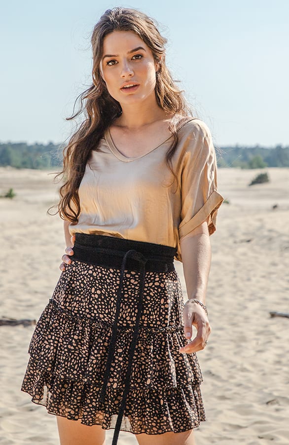 Oversized Satijnen Top Sofia Camel – shoparchief