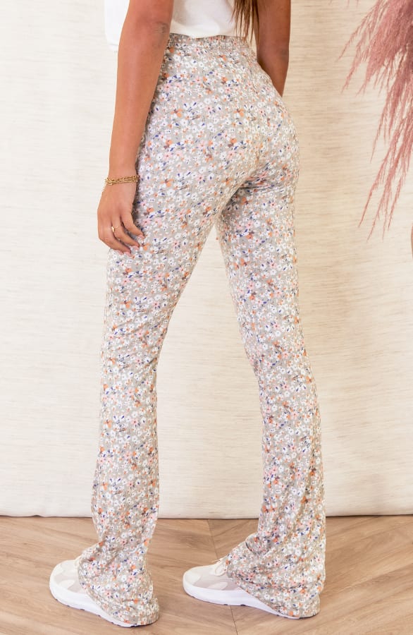 Janine Flared Broek Bloemen Light Army – shoparchief — foto 6