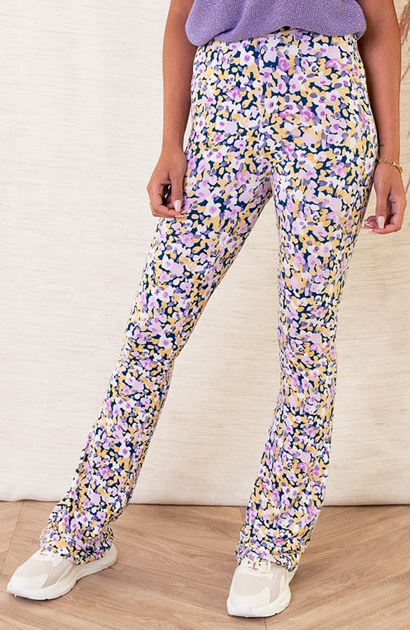 Janine Flared Broek Bloemen Lila – shoparchief