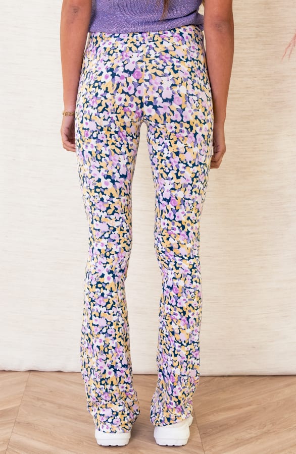 Janine Flared Broek Bloemen Lila – shoparchief — foto 2