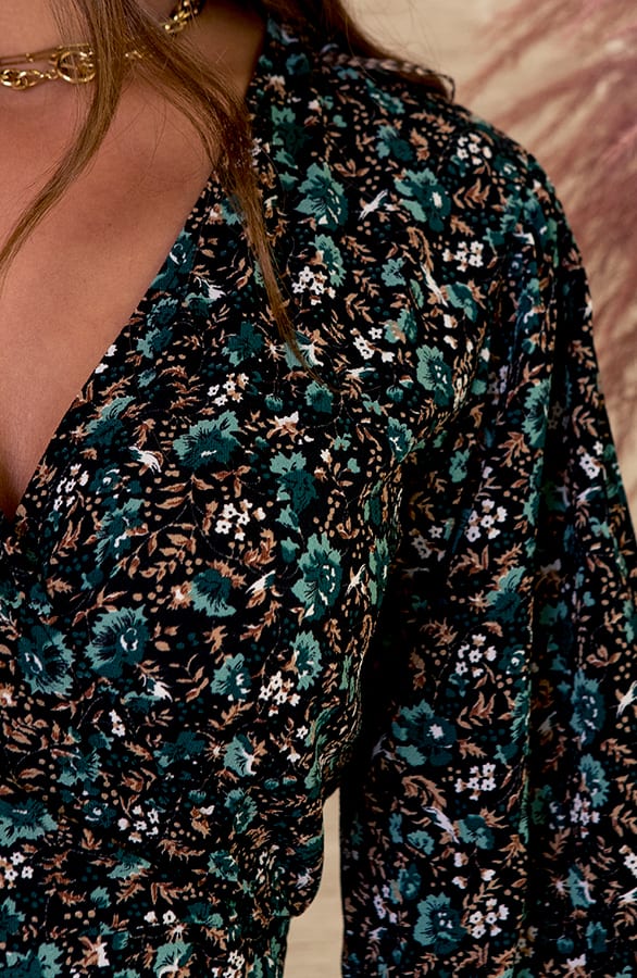 Ruches Jurk Met Bloemen Lola Smaragd – shoparchief — foto 3