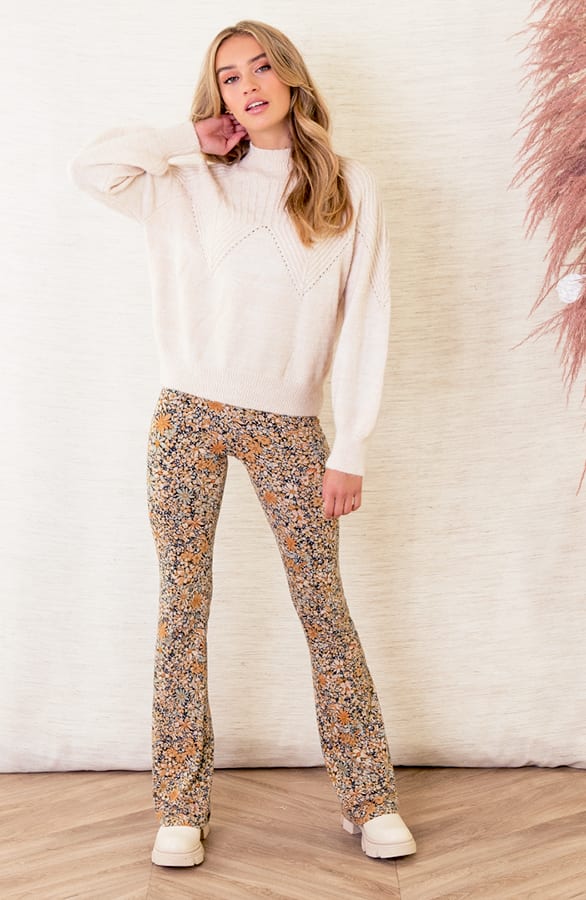 Combineer een coltrui met een leren broek — foto 1