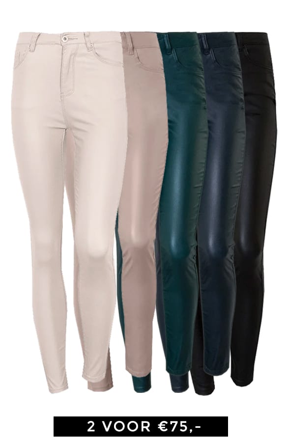 Combineer een coltrui met een leren broek — foto 3