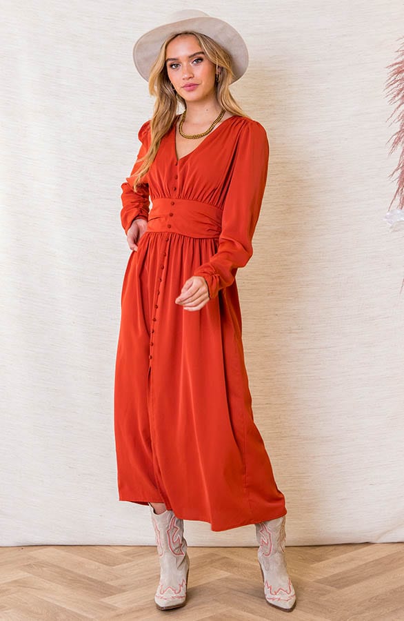 Satijnen Jurk Met Sierknopen Jaida Terracotta – shoparchief