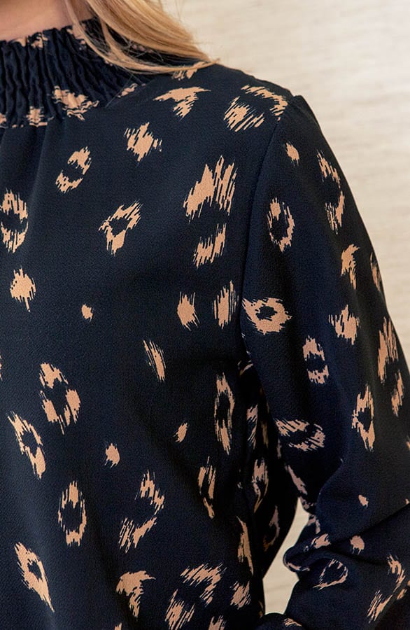 Col Blouse Met Panterprint Philley Camel – shoparchief — foto 5