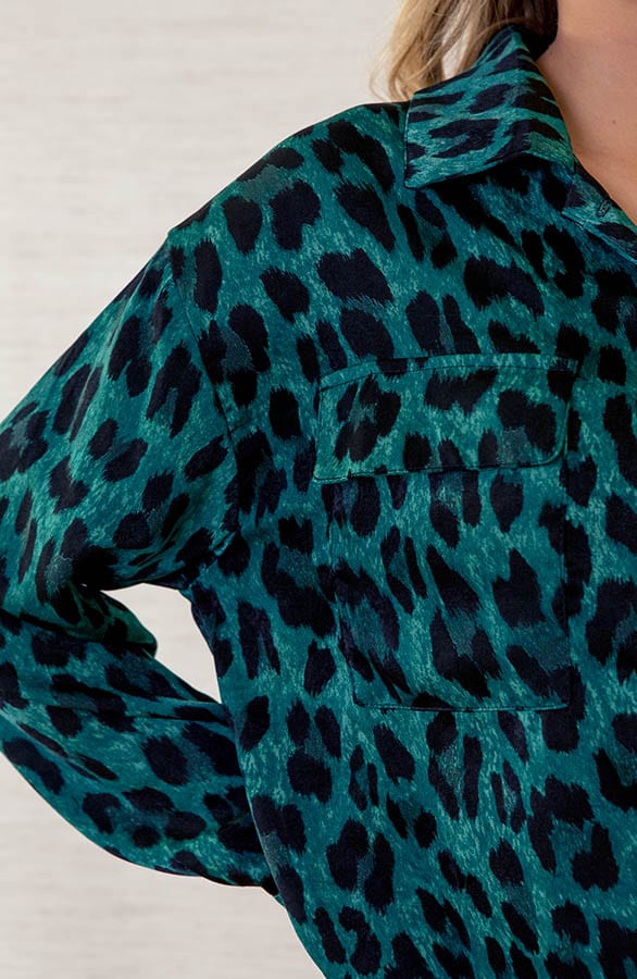 Satijnen Panterprint Blouse Leanore Smaragd – shoparchief — foto 5