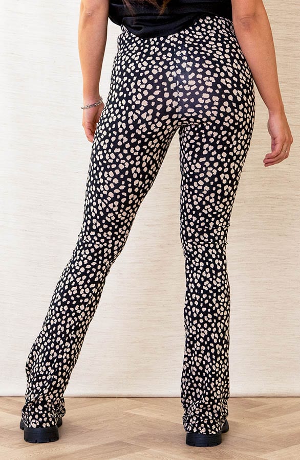 Janine Flared Broek Panterprint Zwart – shoparchief — foto 4