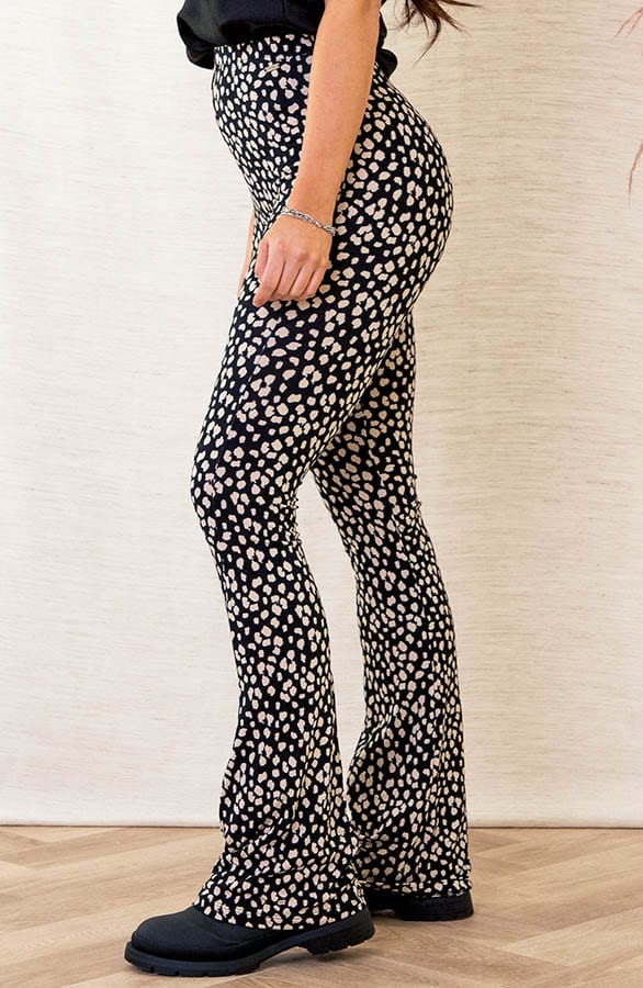Janine Flared Broek Panterprint Zwart – shoparchief — foto 5