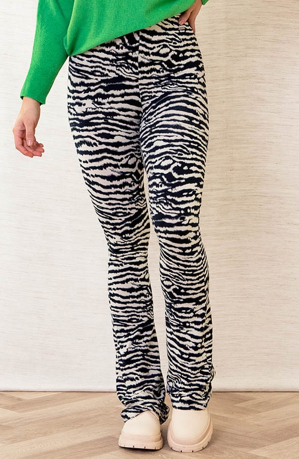 Janine Flared Broek Zebra Zwart – shoparchief — foto 5