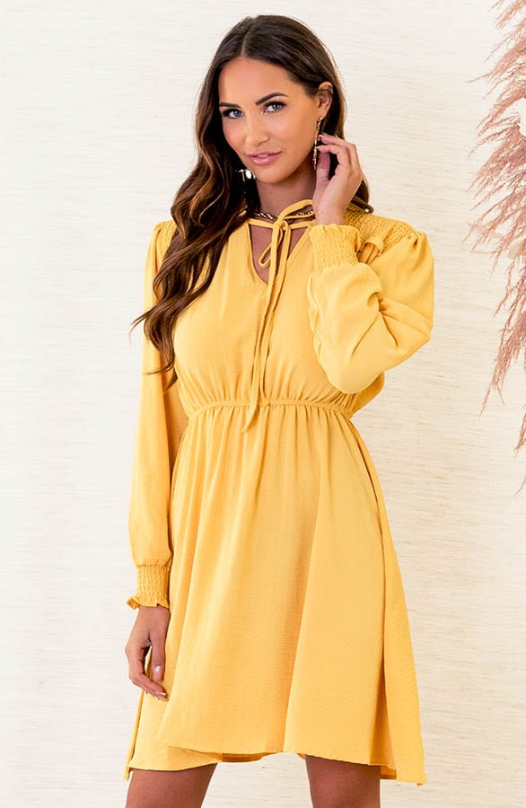 Smocked Schouder Jurk Romy Oker – shoparchief