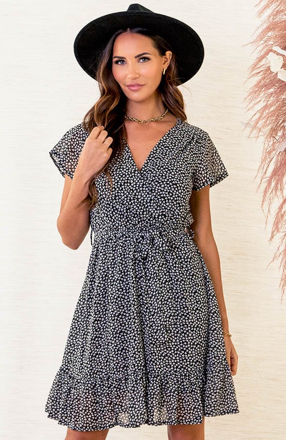V-hals Hartjes Jurk Kimberly Zwart – shoparchief