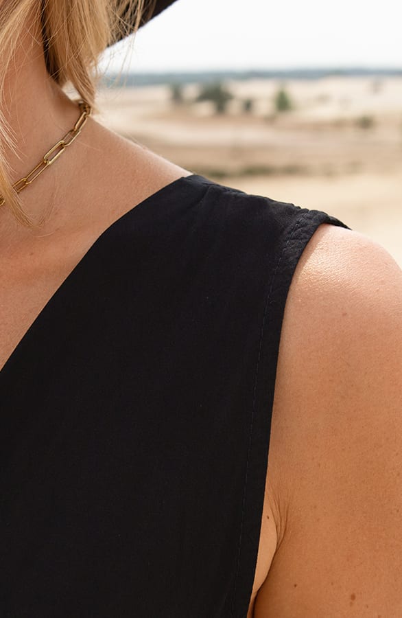 Broderie V-hals Jurk June Zwart – shoparchief — foto 7
