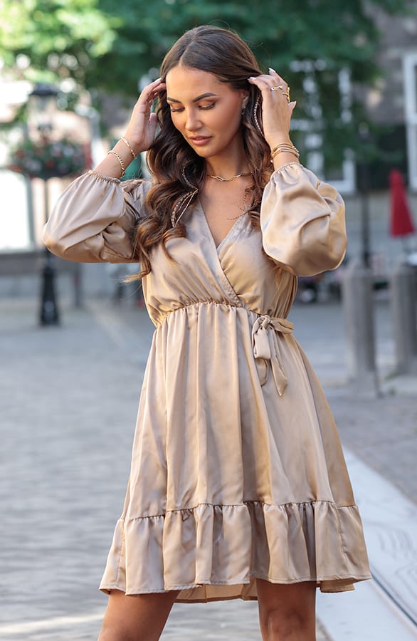 Satijnen Ruffle Jurk Sophie Camel – shoparchief — foto 2