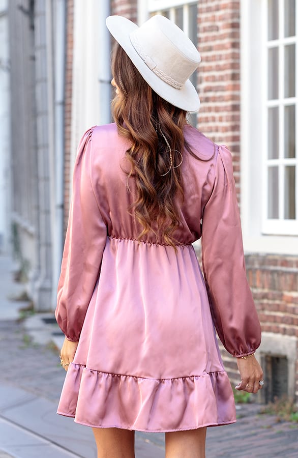 Satijnen Ruffle Jurk Sophie Dust Roze – shoparchief — foto 4