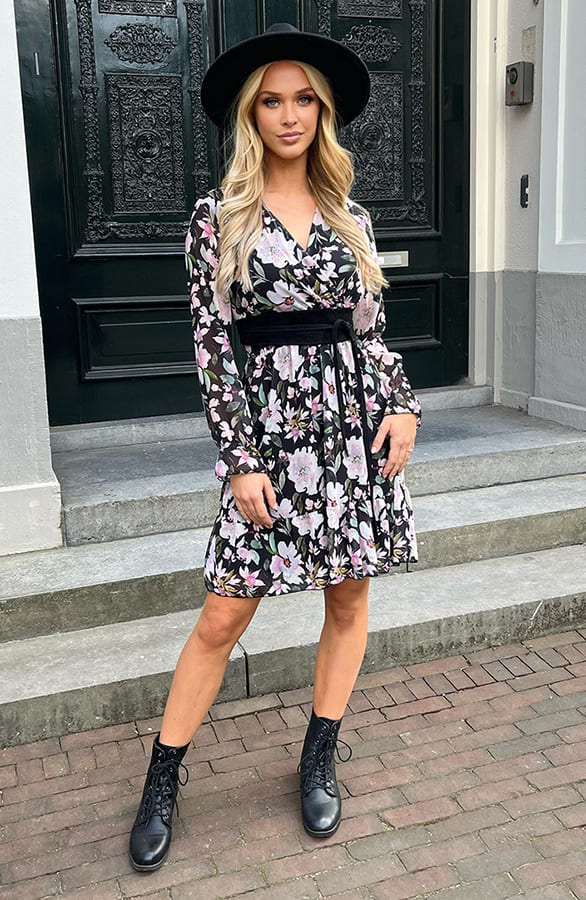 Bloemen V-hals Jurk Lauren Zwart Roze – shoparchief — foto 4