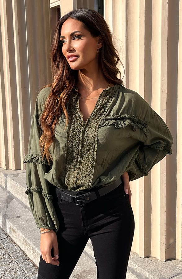 Bohemian Ruffle Blouse Gabriella Army – shoparchief — foto 2