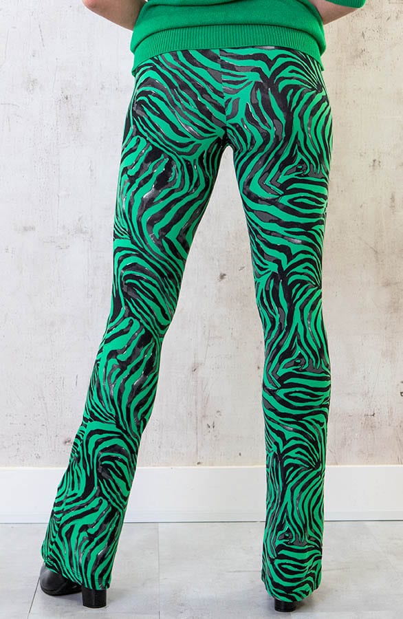 Janine Flared Broek Zebraprint Bright Green – shoparchief — foto 4