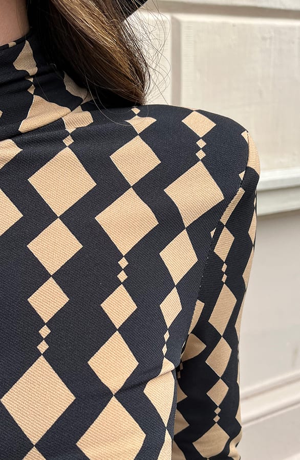 Midi Jurk Gedrapeerd Met Patroon Isalie Zwart – shoparchief — foto 9