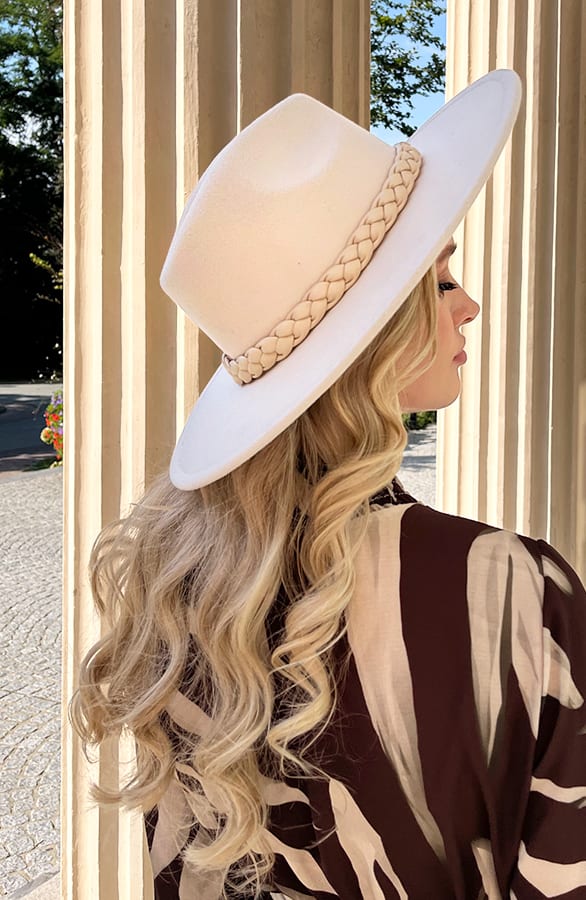 Hoed Met Gevlochten Detail Angie Beige – shoparchief