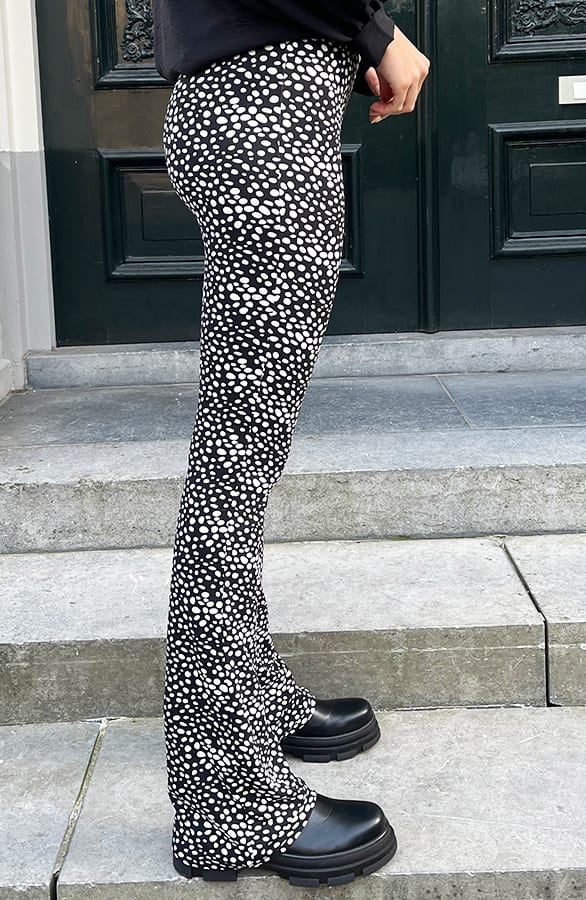 Janine Flared Broek Cheetah Zwart Wit – shoparchief — foto 7