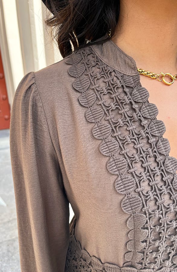 Jurk Met Broderie Patroon Linsie Bruin – shoparchief — foto 4