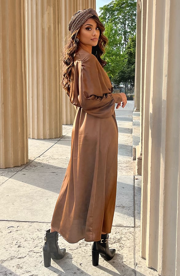 Lange Jurk Van Satijn Kendi Camel – shoparchief — foto 4