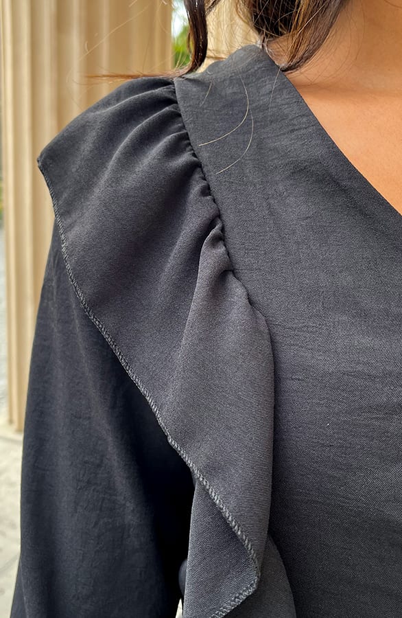 Ruches Knopen Blouse Dunya Zwart – shoparchief — foto 12