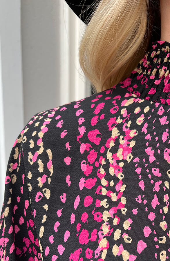 Col Blouse Met Print Philley Magenta – shoparchief — foto 6