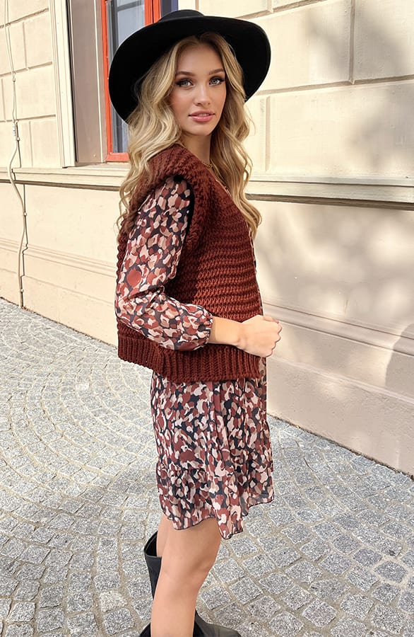 Grof Gebreid Gilet Kiek Bruin – shoparchief — foto 3