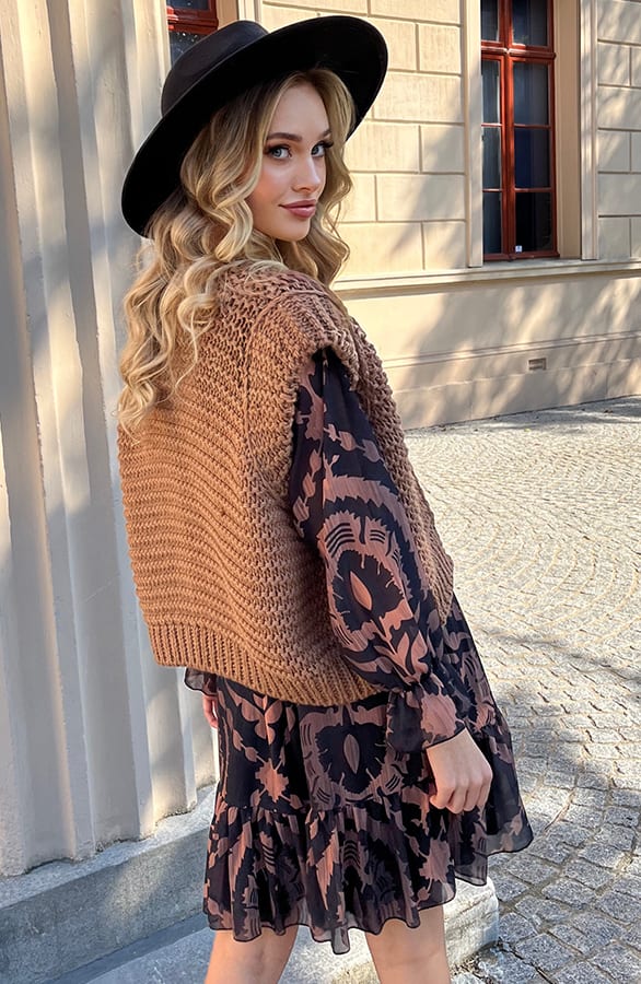 Grof Gebreid Gilet Kiek Camel – shoparchief — foto 3