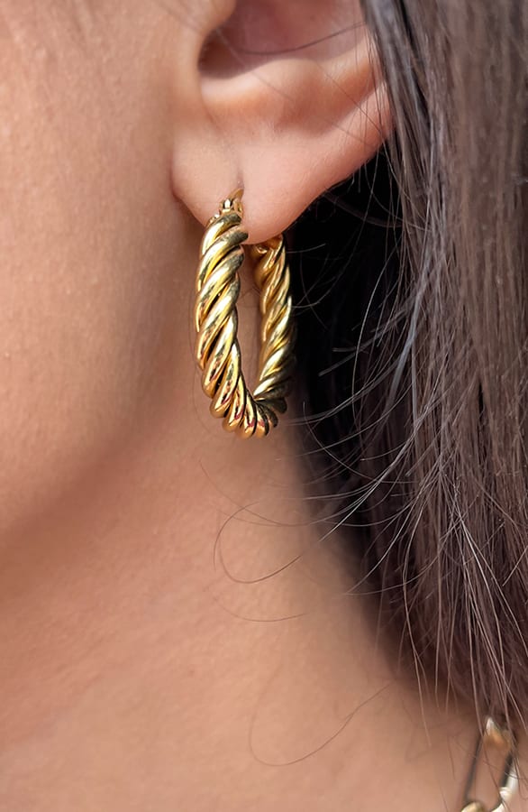 Twisted oorbellen Lorah Goud – shoparchief — foto 2