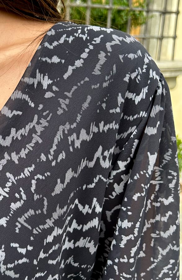 V-hals Print Jurk Olivia Zwart Grijs – shoparchief — foto 4