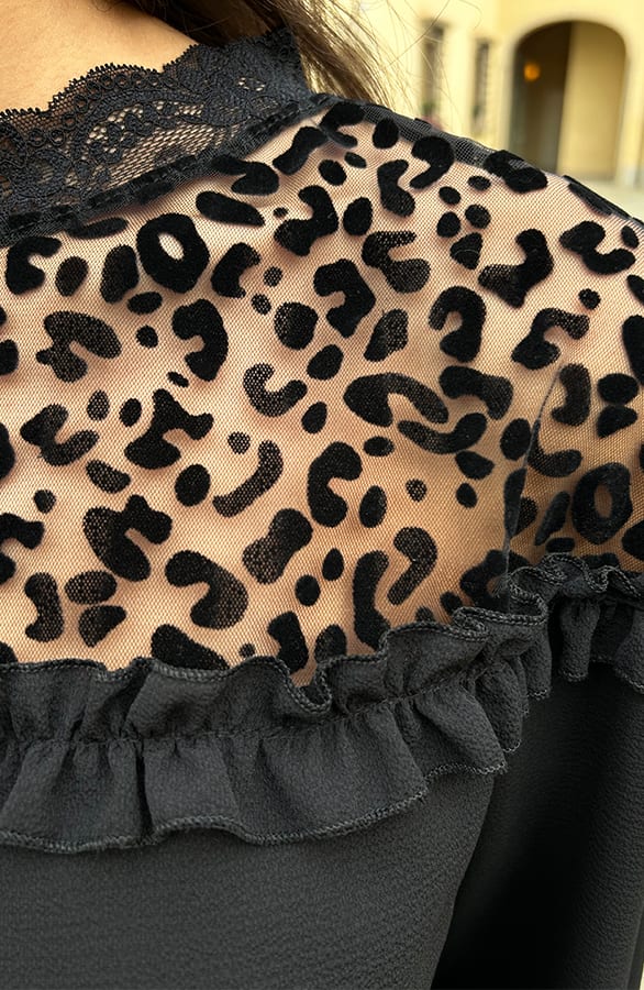 Blouse Met Panter Detail Rae Zwart – shoparchief — foto 5