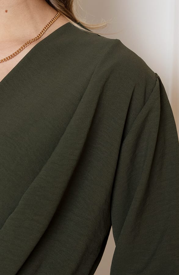 Plooien V-hals Jurk Tess Army – shoparchief — foto 7