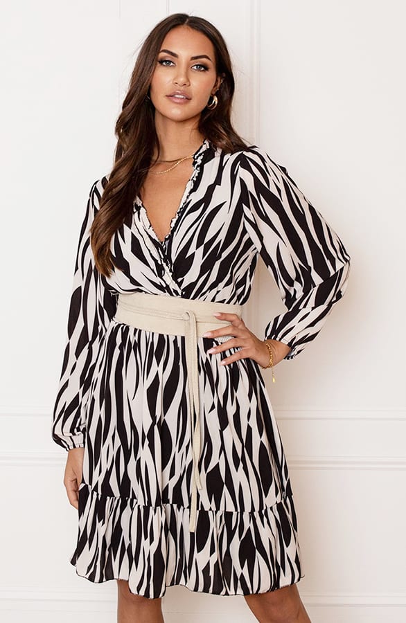 Ruffle Print Jurk Saar Zwart Beige – shoparchief